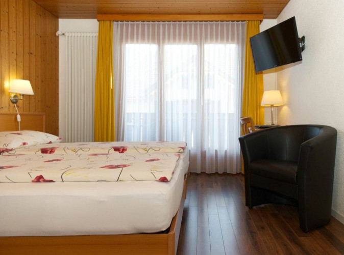 032_Roessli_Interlaken_Schoene Aussichten Touristik_04250051_